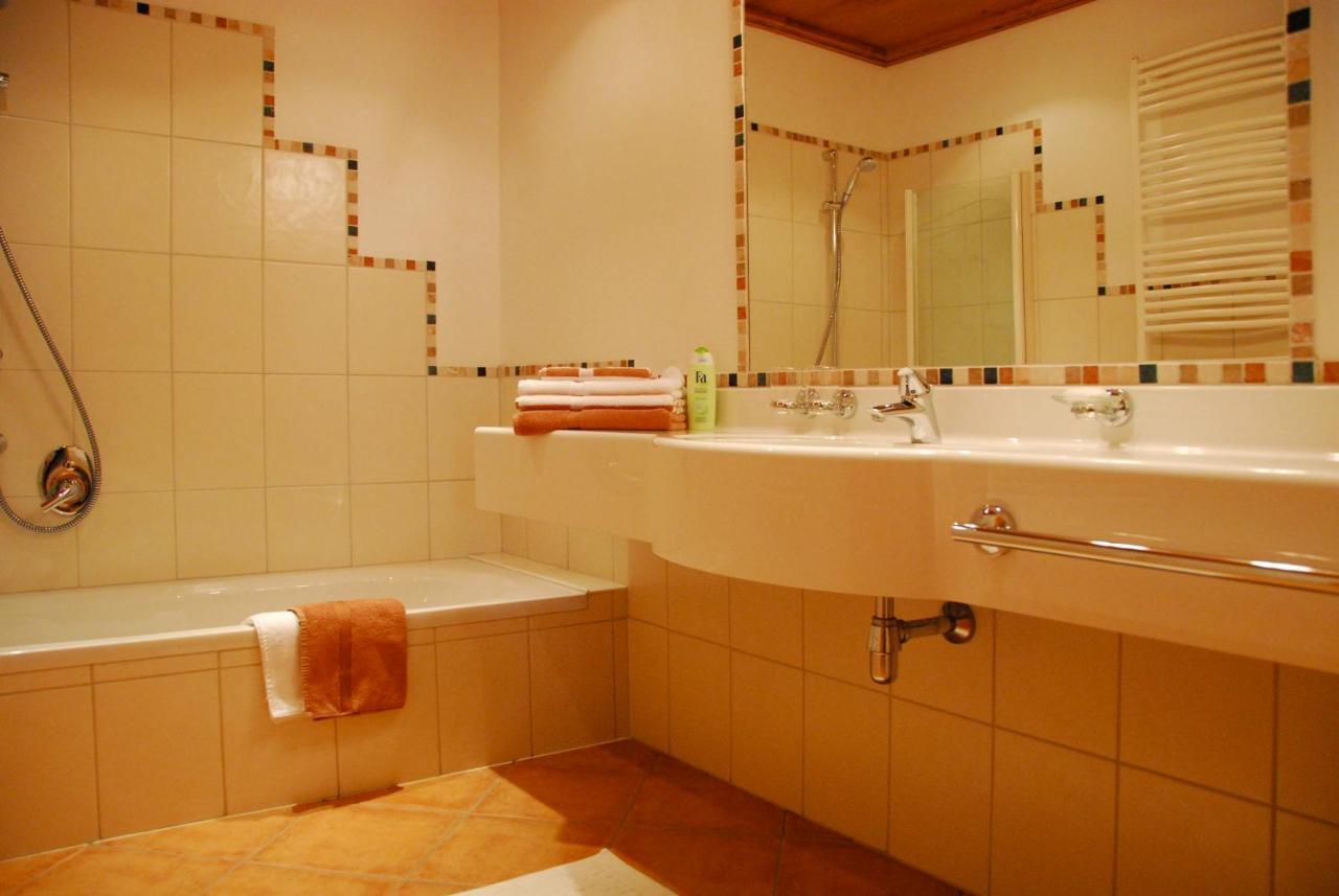 Landhaus Alpensonne Schattwald Rom bilde